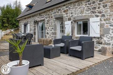 Gîte pour 8 personnes, avec jardin à La Tour-d'Auvergne