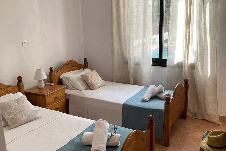 Ferienwohnung für 4 Personen, mit Pool und Garten sowie Balkon, mit Haustier in Paphos - 2