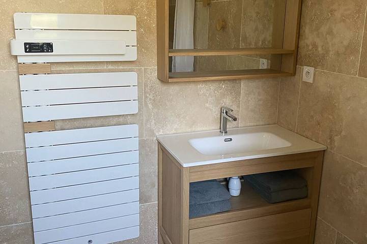 Location de vacances pour 2 personnes, avec terrasse et jacuzzi ainsi que piscine et jardin à Sauzet - 4