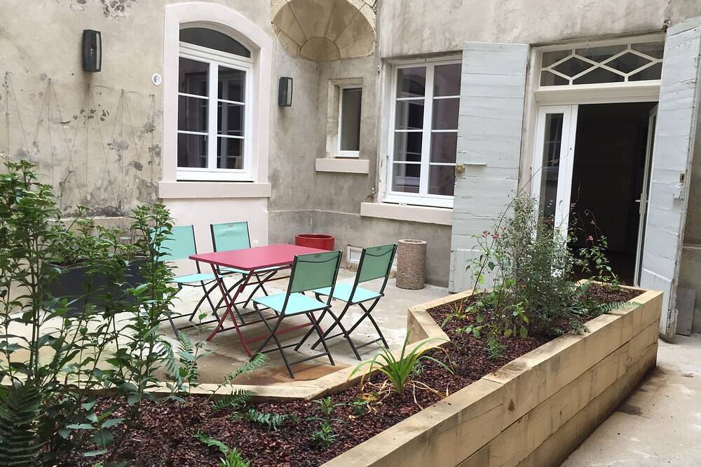Entire apartment, La Sérénité du Couvent in the historic center of Valence in Valence, Valence region