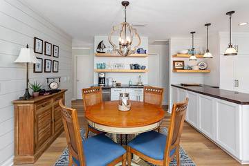 Vacation House for 12 Guests in St. Simons Island, Georgia, Picture 1