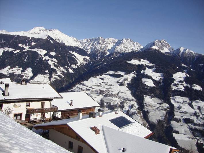 Ferienwohnung für 4 Personen, mit Ausblick und Terrasse sowie Garten in Riffian