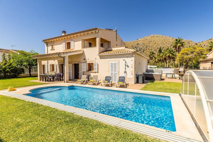 Villa für 6 Personen, mit Terrasse und Whirlpool sowie Garten in Alcúdia