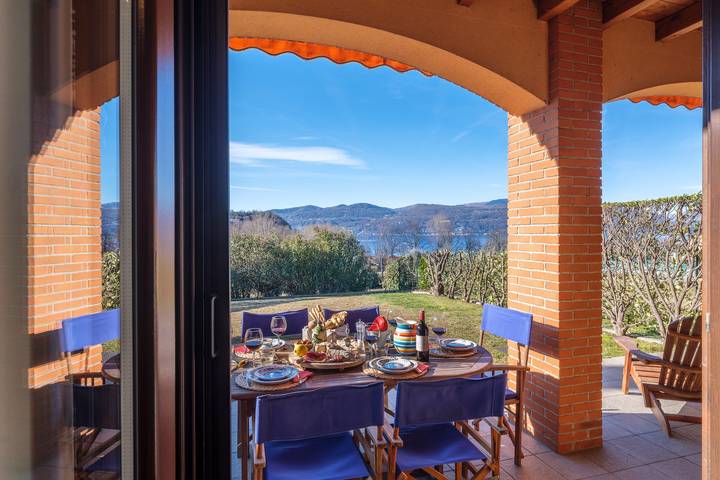 Ferienhaus für 6 Personen, mit Balkon und Kinderpool sowie Seeblick