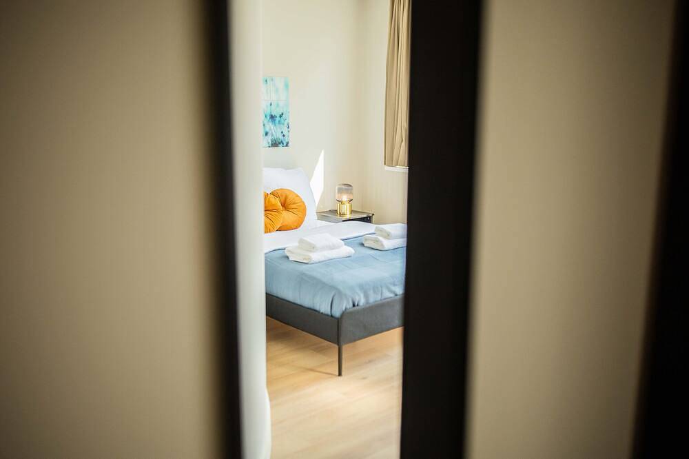 Entire apartment, Upscale Haven 2Bdr Apartment  Ws in Rotterdam, South Holland