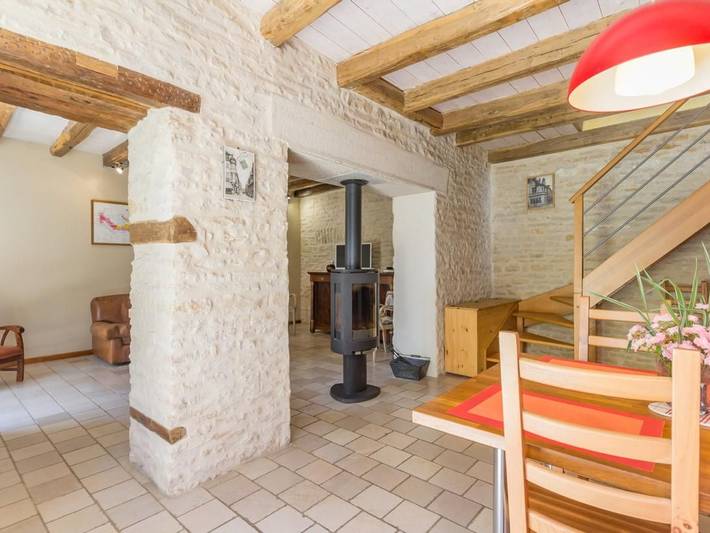 Renoviertes Ferienhaus im Dorfzentrum nahe Dijon, 2 Schlafzimmer, Terrasse und Garten in Chaignay, Dijon und Umgebung