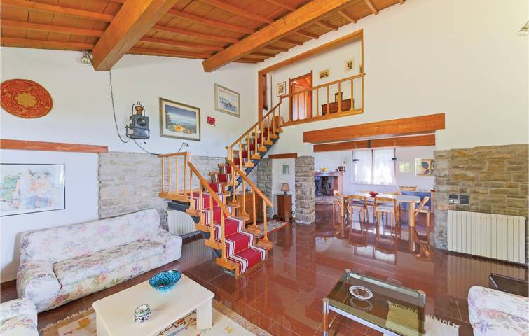 Magione Oasis: 160m² Apartment with Pool & Parking in Magione, Lake Trasimeno