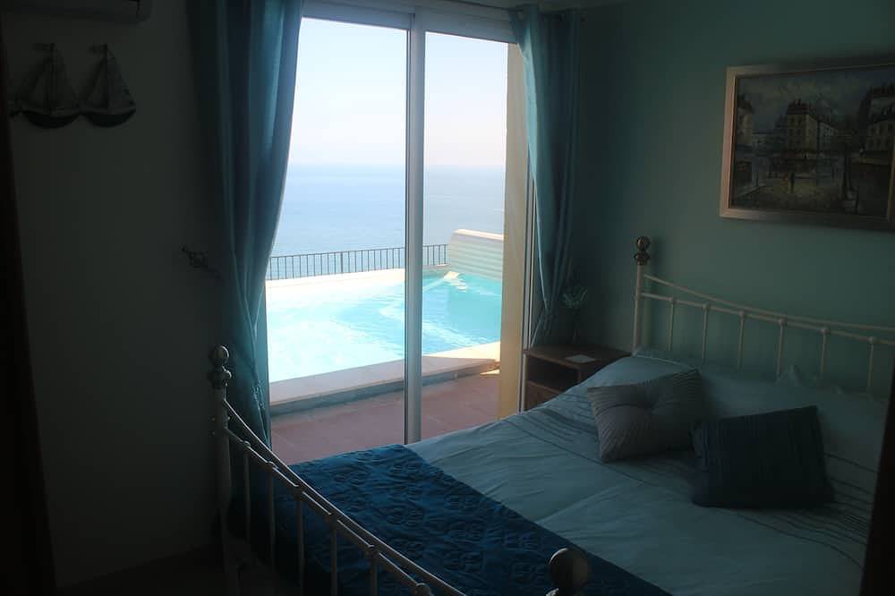 Mediterranean villa with pool and magnificent sea views in La Côte Vermeille, Cerbère