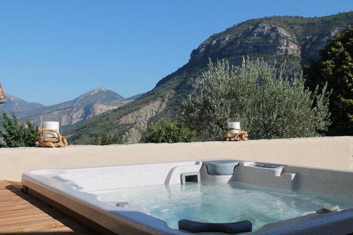 Chambre d’hôte pour 2 personnes, avec jardin et piscine ainsi que sauna et jacuzzi dans la Drôme - 3