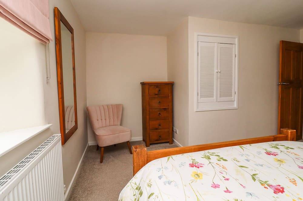 1 The Old Chapel, pet friendly, with a garden in Pool-In-Wharfedale in Leeds, West Yorkshire