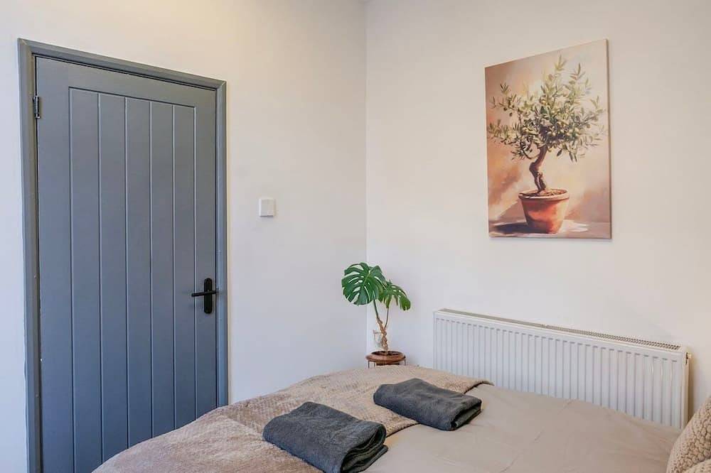 Tallis House, Manchester, Sleeps 8 in Manchester, Greater Manchester