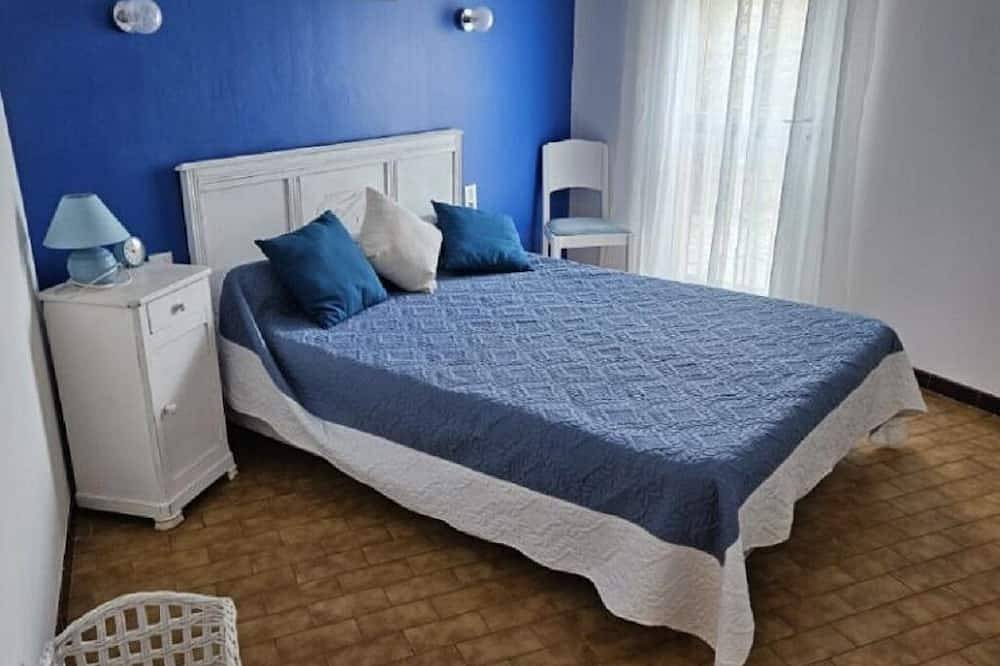 Ganze Wohnung, 2 Bedroom Apartment in Pierrerue in Pierrerue, Béziers und Umgebung