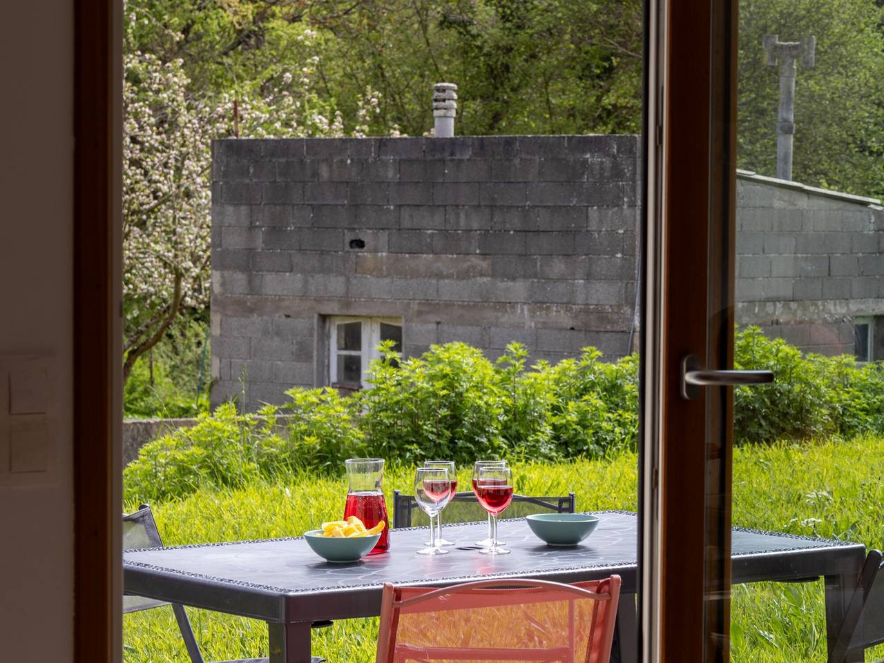 Maison de vacances 'Maison De Charlie' avec terrasse privée, jardin privé et Wi-Fi in Trégastel, Côte de Granit Rose