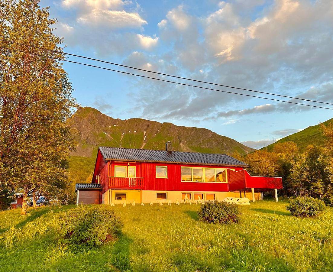 Lofoten Red Villa in Hadsel 