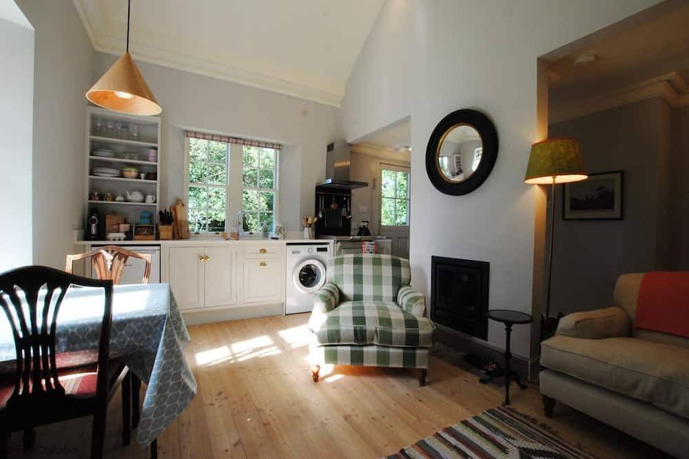 Stunning romantic one bedroom lodge in St Andrews, Fife region