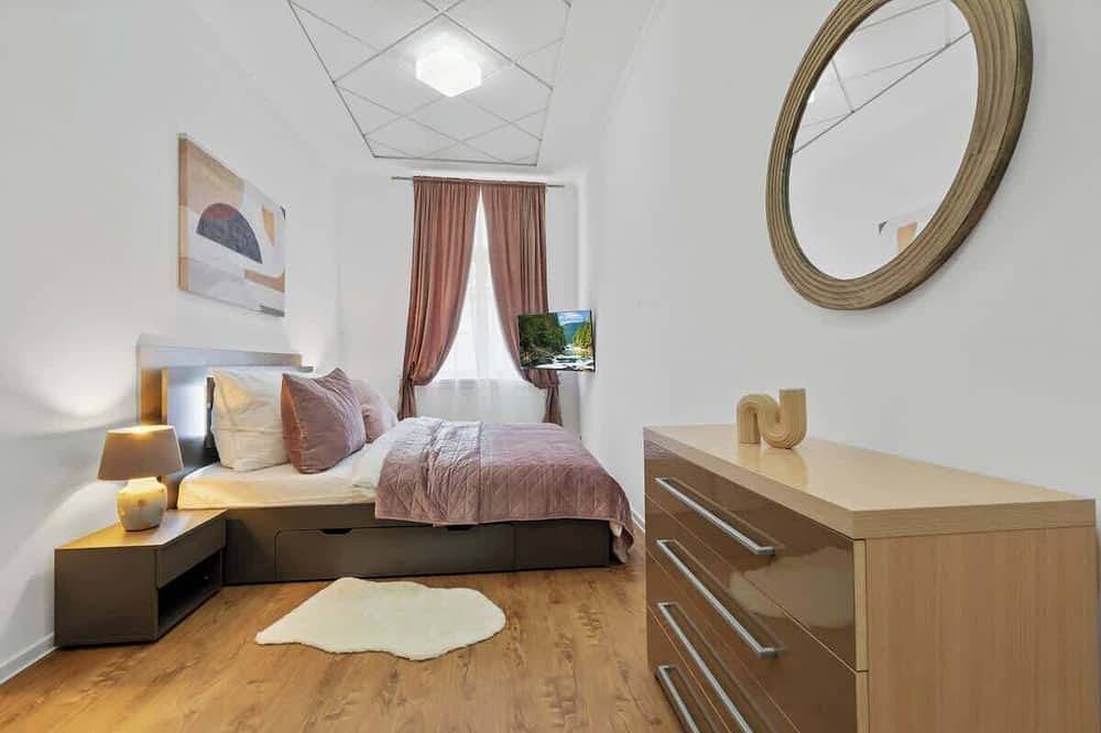 Entire apartment, Luxe Living at Old Town Center in Bratislava, Bratislava region