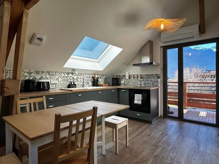 Gîte pour 4 personnes, avec balcon ainsi que jardin et vue à Saint-Avre - 2