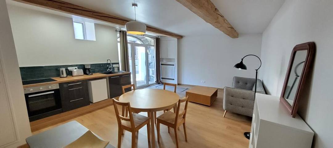 Gîte pour 2 personnes, avec vue et terrasse à Cournon-d'Auvergne