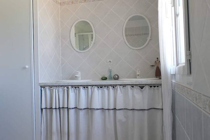 Location de vacances pour 6 personnes, avec jardin à Saint-Jean-de-Cornies - 4