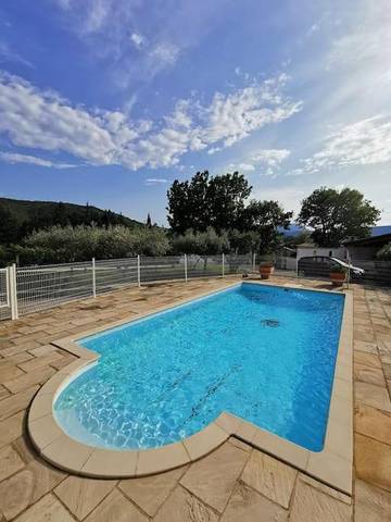 Gîte pour 2 personnes, avec jardin ainsi que piscine et terrasse à Laroque (Hérault)