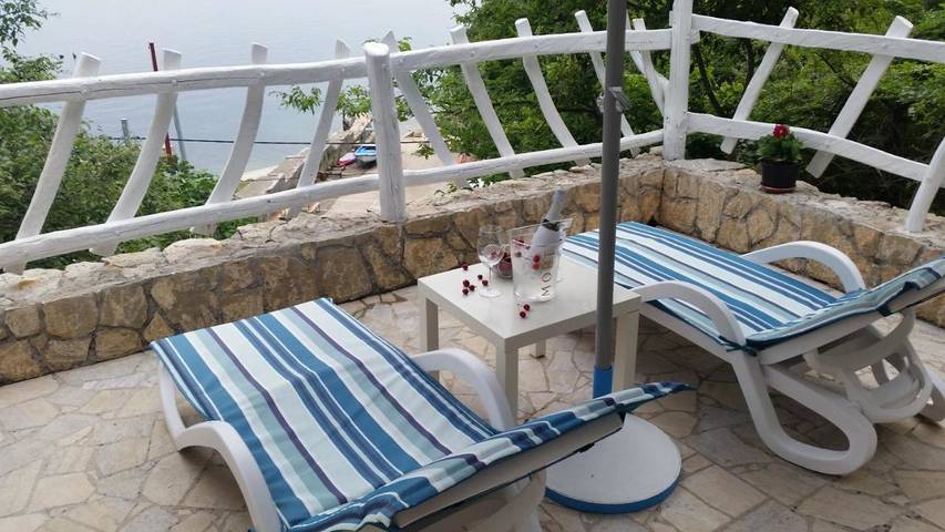 Ferienwohnung für 6 Personen, mit Terrasse und Garten sowie Ausblick in Merag