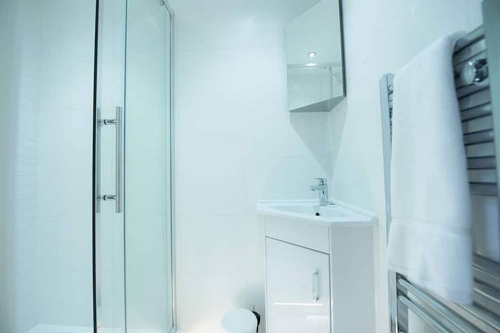 Entire apartment, Superior 1st Floor Apartment with Parking in Reading, Berkshire