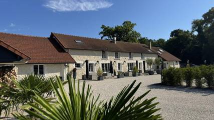 Chambre d’hôte pour 8 personnes, avec vue et piscine ainsi que jardin et sauna, animaux acceptés dans l' Aisne