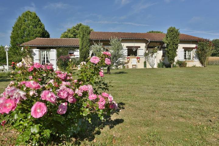 Maison d’hôte pour 2 personnes, avec vue et jardin, animaux acceptés à Gaugeac