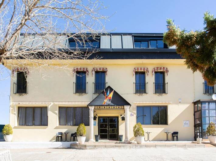 Hotel para 4 personas, con piscina y jardín, Se admiten mascotas - 1