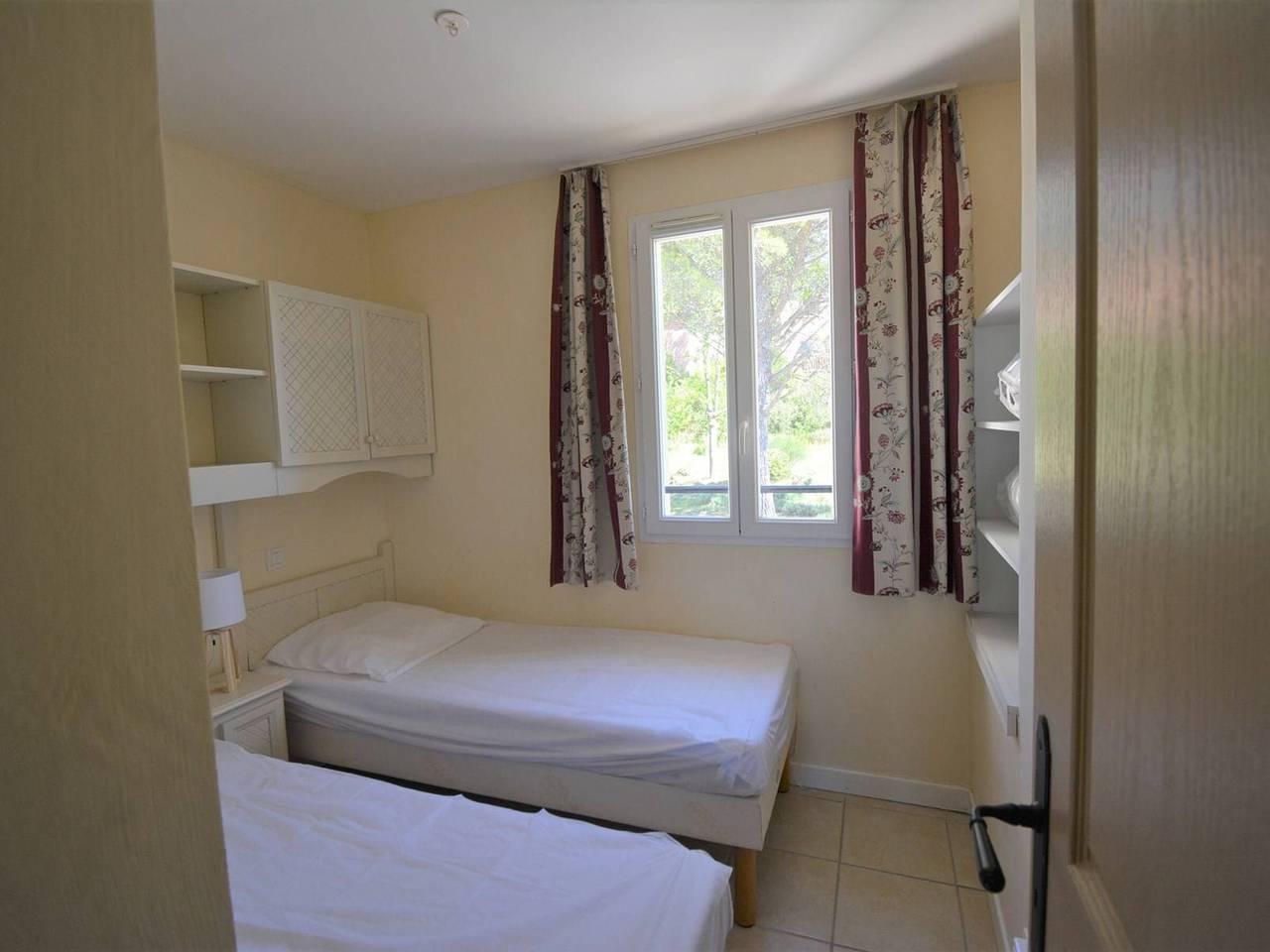 Maison en duplex avec terrasse privative, 3 pièces, 6 pers., animaux admis, parking/wifi payant in Grospierres, Ardèche