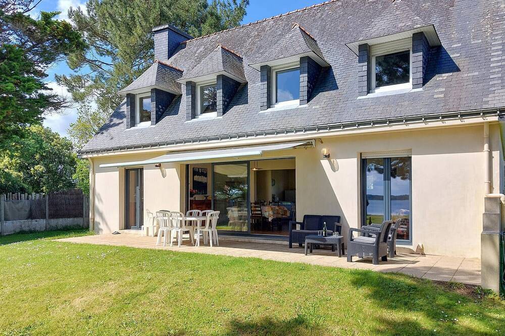 4 bedroom amazing home in Locoal-Mendon in Locoal-Mendon, Côte des Mégalithes