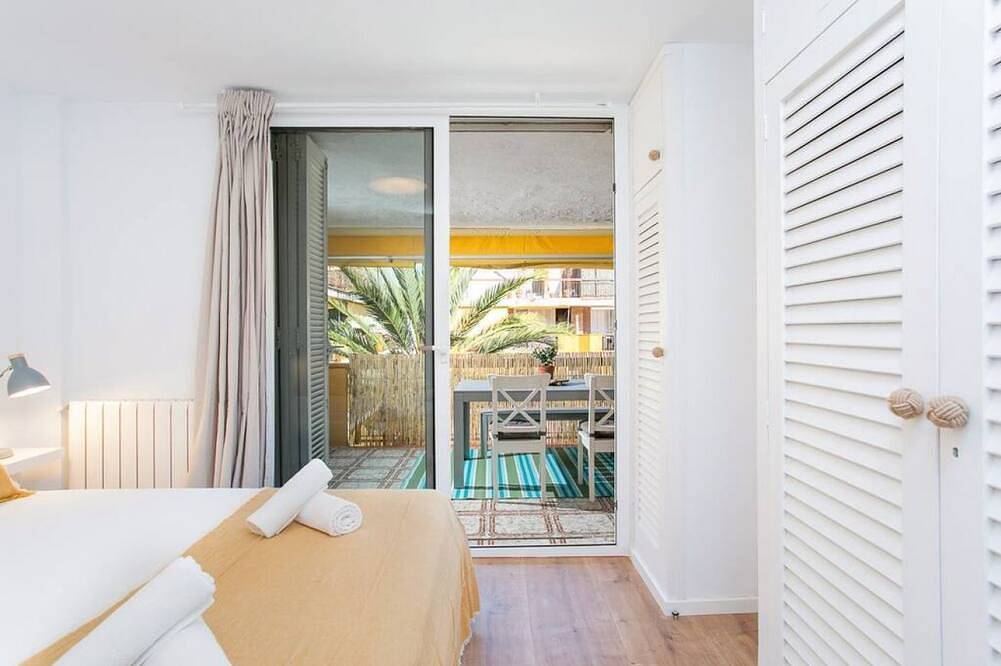 Entire apartment, Unique Sea views & Beachfront Apartment in Castelldefels, Baix Llobregat