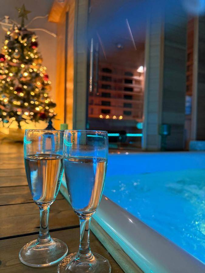 Ferienwohnung für 4 Personen, mit Garten und Pool sowie Ausblick und Sauna - 1