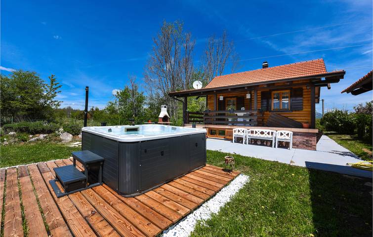Charmant appartement 1 chambre avec piscine et terrasse près de la rivière in Lovinac, Lika-Senj