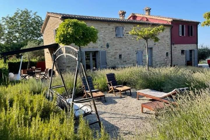 Casa vacanza per 6 persone, con piscina, con animali domestici in Cupramontana