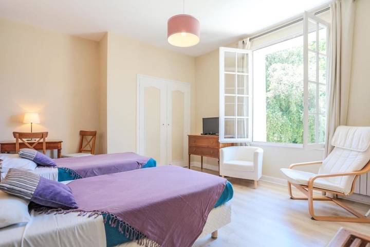 Gîte pour 5 personnes, avec piscine et vue dans Lac d'Uby - 2