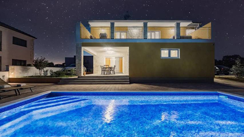 Ferienhaus für 11 Personen, mit Garten und Pool