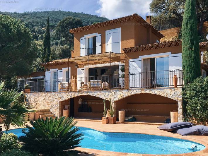 Villa pour 6 personnes, avec Jacuzzi et Terrasse ainsi que Jardin et Piscine à Cavalaire-sur-Mer