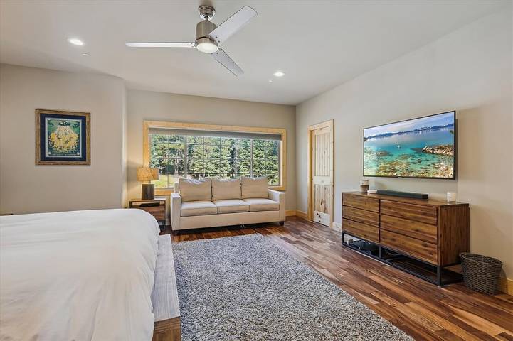 Vacation rental for 8 people, with balcony and pool as well as hot tub in Donner Lake
