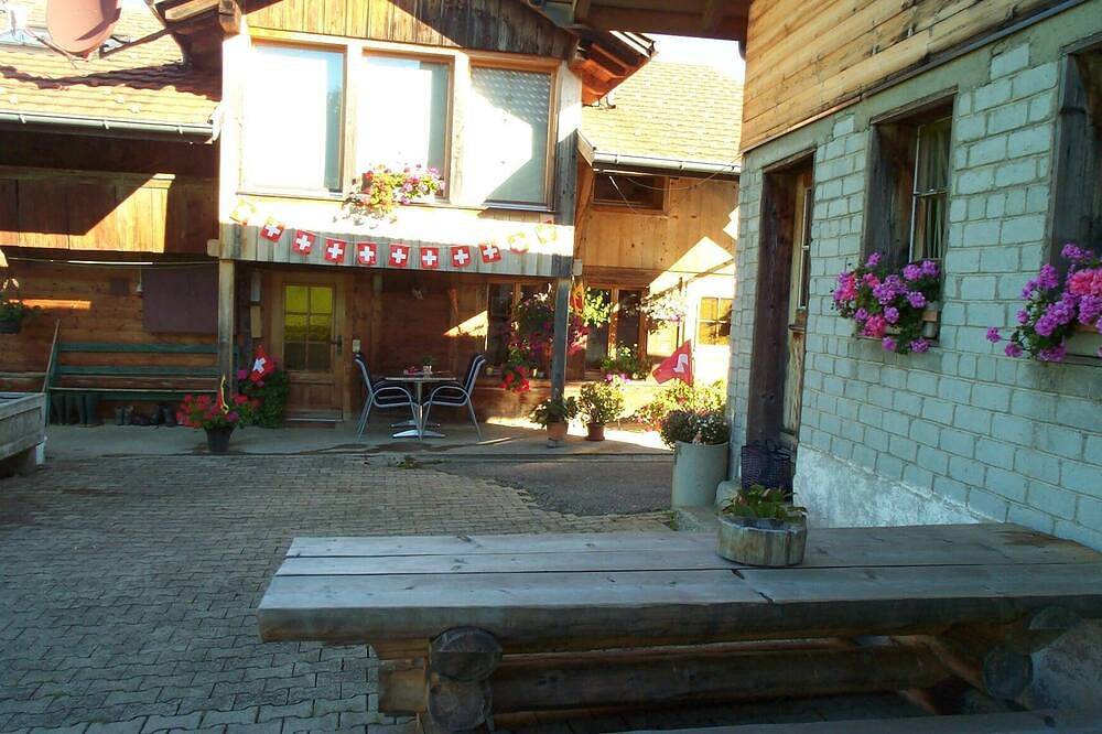 Ganze Wohnung, Familienfreundliche Wohnung nähe Spiez u. Interlaken, max. 4 Erw./1 Ki. in Aeschi bei Spiez, Thunersee