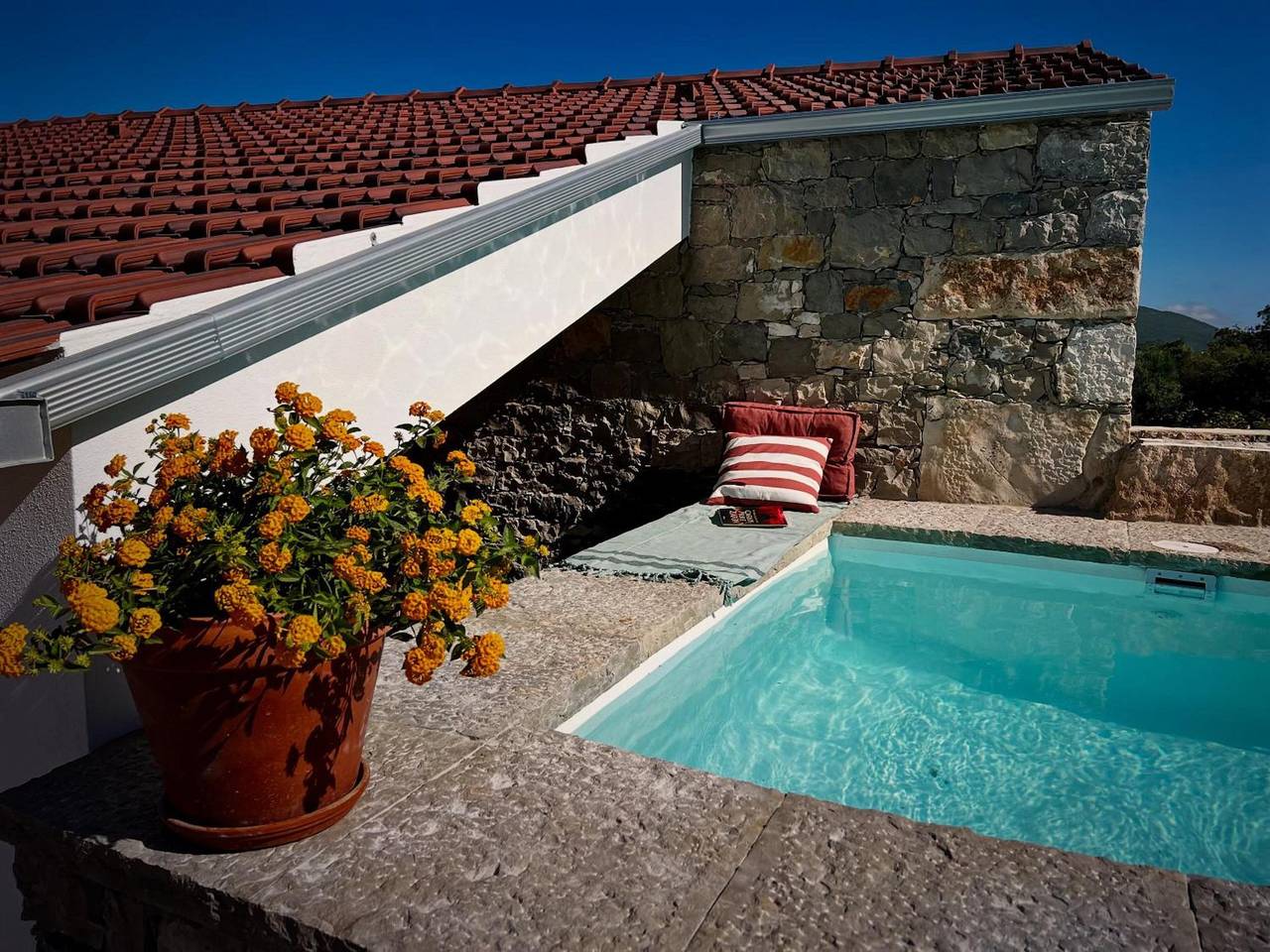 Country House 'Curva' with Mountain View, Private Pool and Wi-Fi in Arrimal e Mendiga, Φαϊάλ