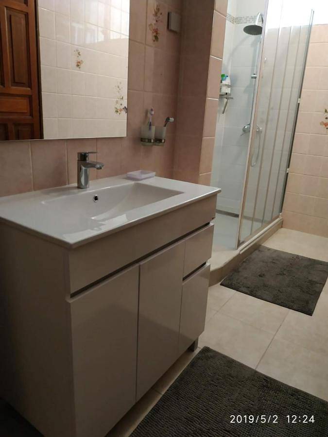 Gîte pour 2 personnes, avec jardin ainsi que piscine et vue, animaux acceptés à Gourbeyre - 3