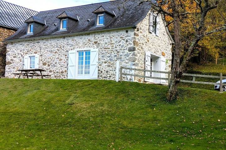 Location de vacances pour 5 personnes, avec jardin à Sainte-Engrâce