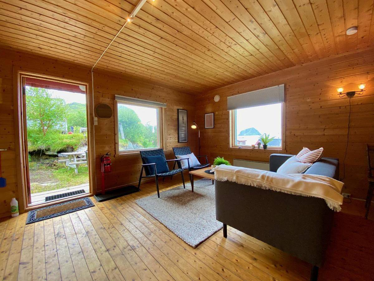 Basic Triple Room with Shared Bathroom in Vestvagoy