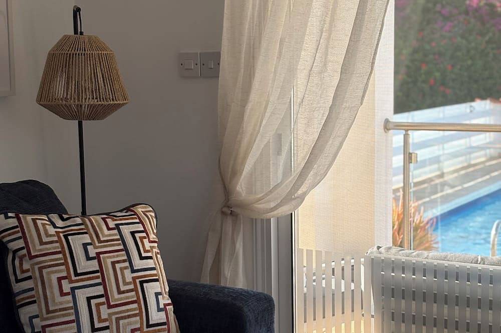 4Min Walk to Sandy Beach. Private Pool Quiet Area Perfect for Families & Couples in Peyia, South Cyprus