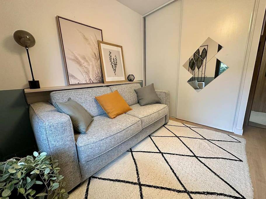 Appartement entier, Hebergeneve : Domaine de Rochat in Prévessin-Moëns, Gex