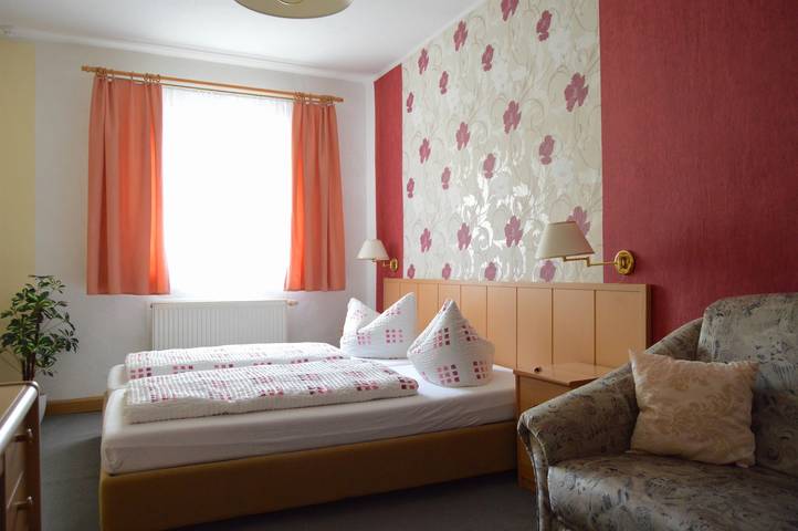 Ganze Ferienwohnung, Doppelzimmer, Dusche, Wc in Zschopau, Erzgebirge