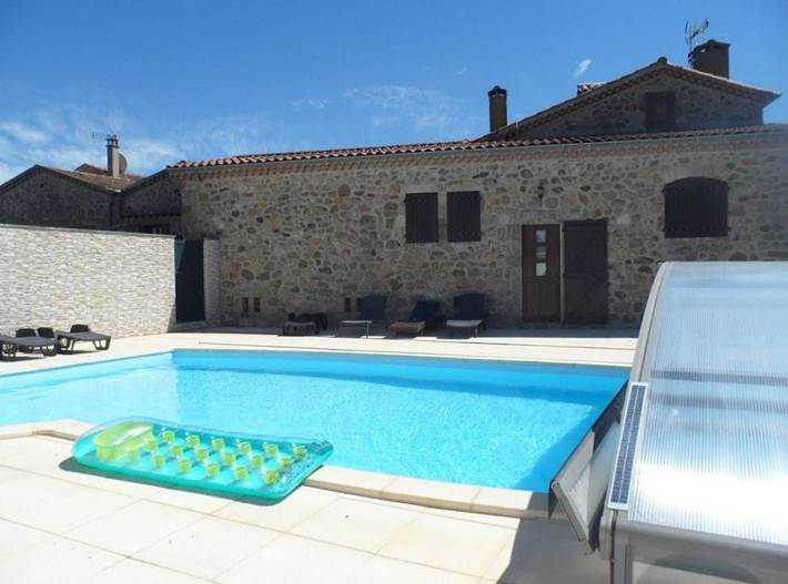 Gîte pour 7 personnes, avec terrasse et piscine