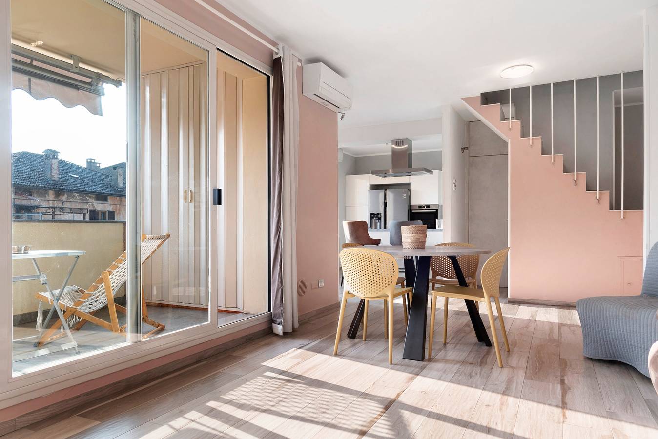 Entire apartment, Apartment 'Casa Palmy' with Mountain View, Wi-Fi and Air Conditioning in Intra (Verbania), Comune di Verbania