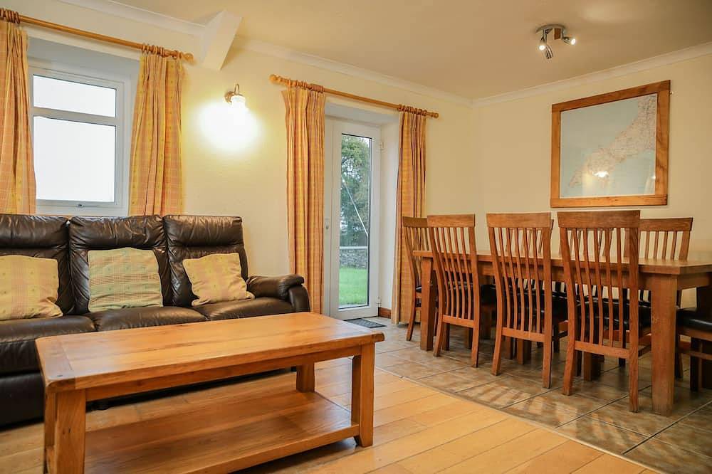 Padarn -  a bungalow that sleeps 8 guests  in 4 bedrooms in Pwllheli, Gwynedd